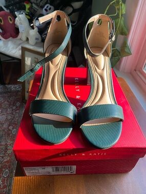 Kelly & Katie Emerald Green Strappy Block-Heel Sandals